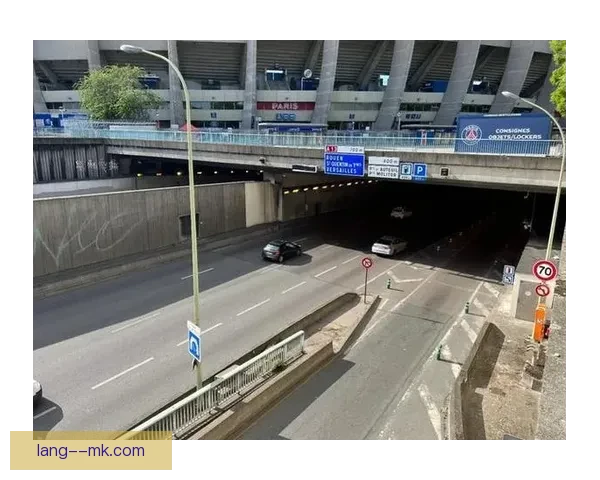巴黎王子公园球场扩建计划遭遇巴黎市长明确否决引发广泛关注